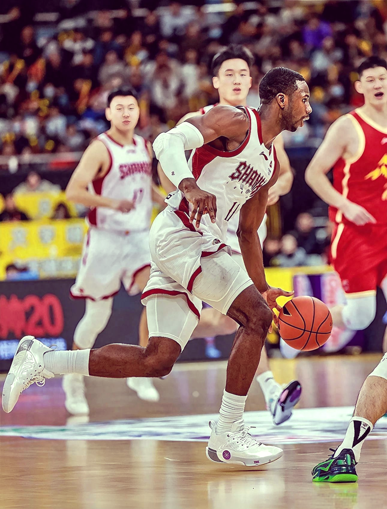 今夜突围战来临,洛杉矶湖人围绕CBA常规赛遗憾出局,气氛紧张,年轻球员得到机会的简单介绍 今夜突围战来临,洛杉矶湖人围绕CBA常规赛遗憾出局,气氛紧张,年轻球员得到机会的简单介绍