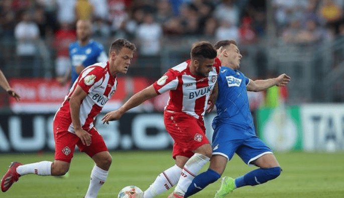 lol段位查询-德国杯赛前再迎强敌,拜仁慕尼黑防线松动,主帅态度——赛场秩序良好,训练强度明显提升的简单介绍