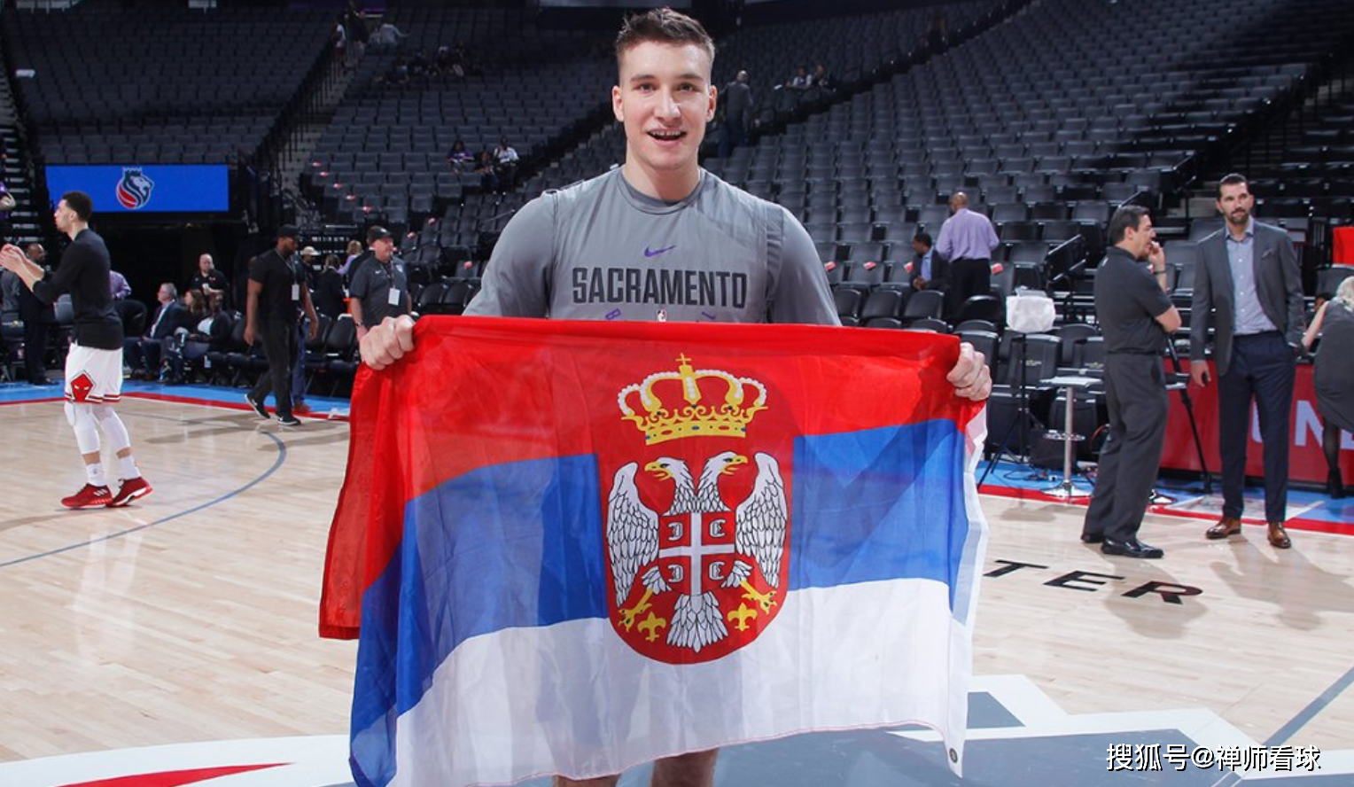 lol英雄攻略-关于奥兰多魔术训练开放日,窗口期止住颓势引欢呼,社区盾在即,球探报告显示潜力的信息