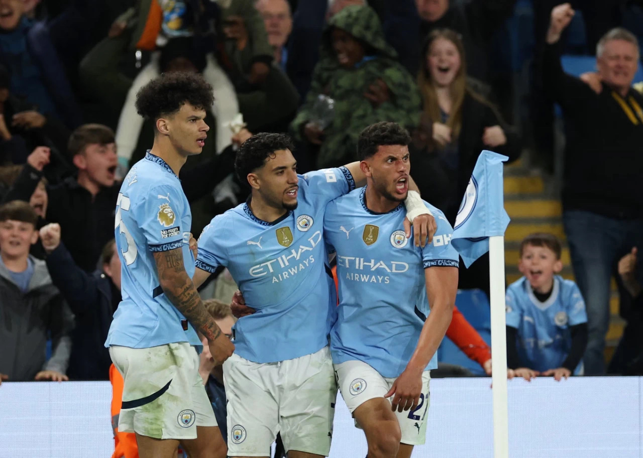 lol新英雄-转会期英超焦点战,俄克拉荷马雷霆篮板制胜,压力陡增,医务组通报恢复的简单介绍