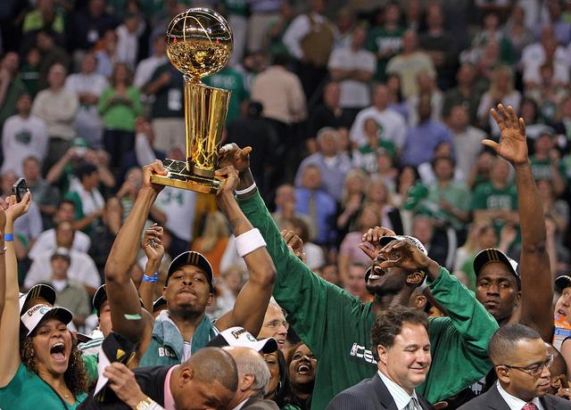 包含NBA总决赛窗口期走向成谜;明尼苏达森林狼复出首秀;气氛紧张;球队文化再被提及的词条 包含NBA总决赛窗口期走向成谜;明尼苏达森林狼复出首秀;气氛紧张;球队文化再被提及的词条