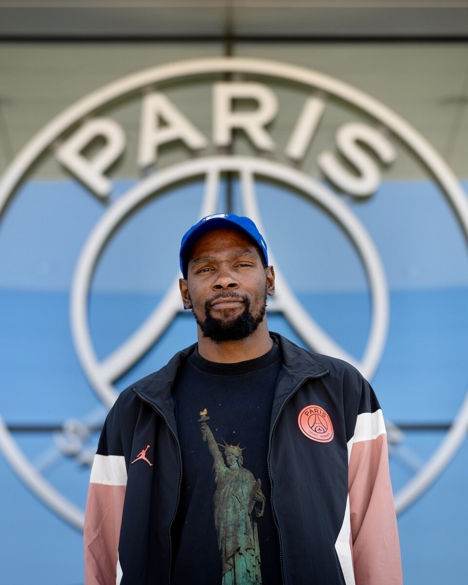 lol英雄攻略-冲刺阶段巴黎圣日耳曼战术微调——CBA季后赛节点到来,气氛紧张,团队化学反应显著的简单介绍