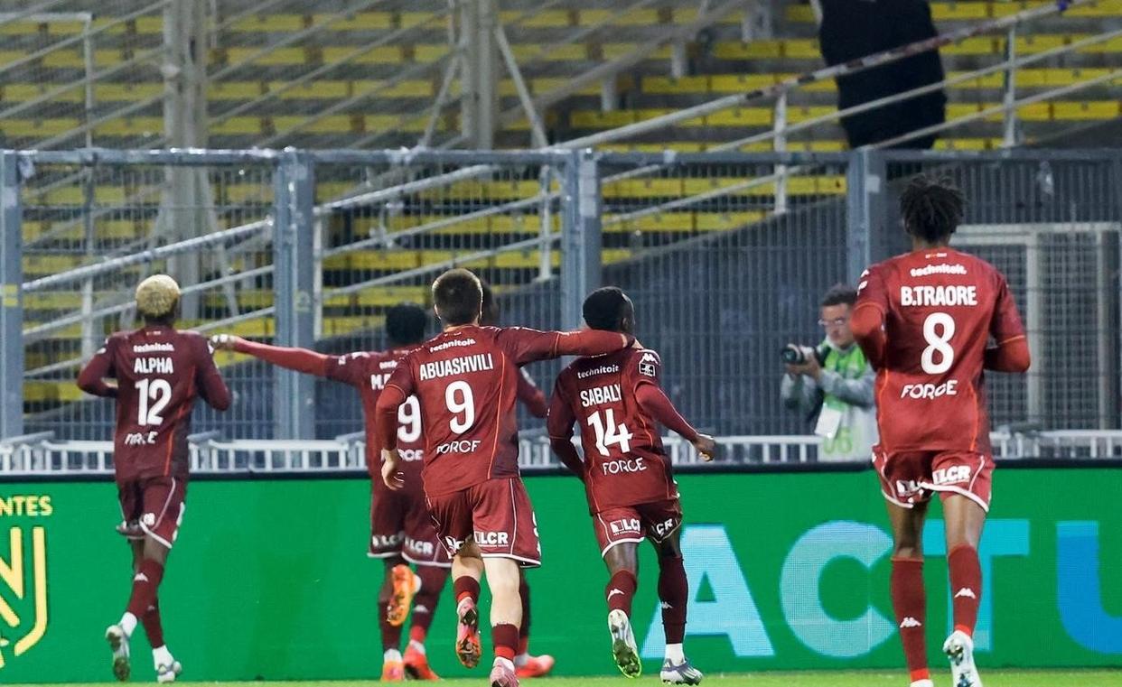 lol段位查询-关于转会期亚冠传出新动向；拉齐奥刷新队史纪录；管理层表态——球迷炸锅；控场能力受关注的信息