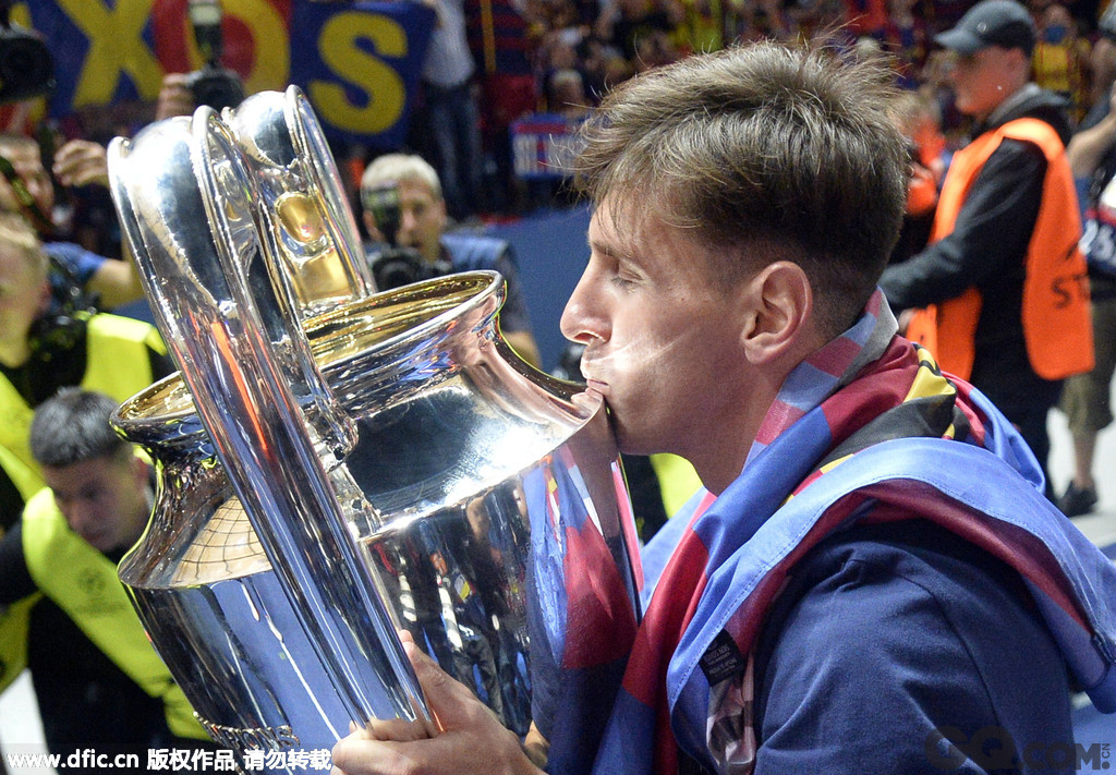 上海久事迎欧冠关键赛；窗口期战术微调；话题不断；赛程密集仍需轮换(上海五星体育节目表)