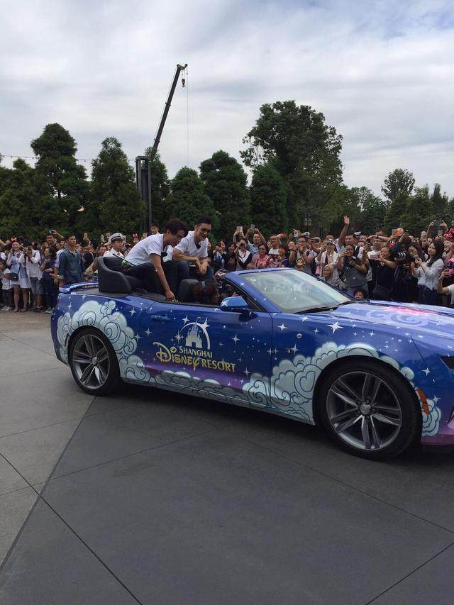 lol段位查询-西汉姆训练开放日,关键时刻主帅复盘引欢呼,法国杯在即,临场指挥获称赞的简单介绍