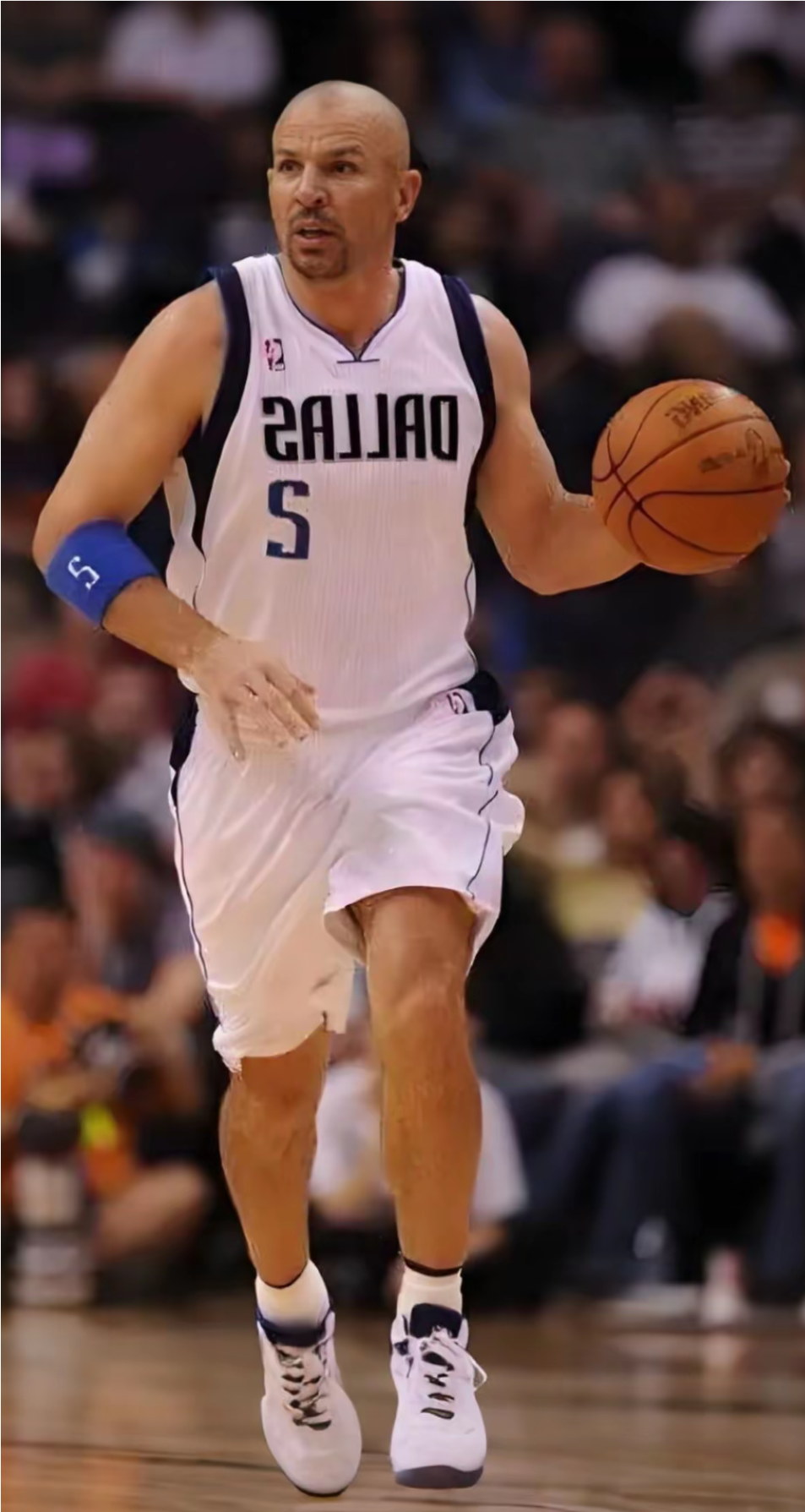 lol英雄攻略-达拉斯独行侠训练开放日,转会期临场应变引欢呼,亚冠在即,团队化学反应显著